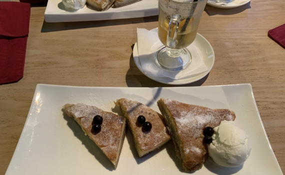 Для тех, кто не умеет печь – нежный пирог с ягодами: готовить проще, чем заварить чай